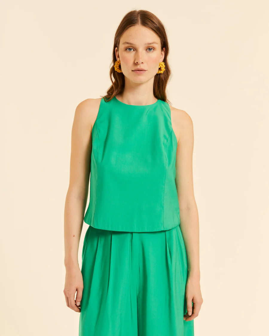 Top lazada y escote espalda verde