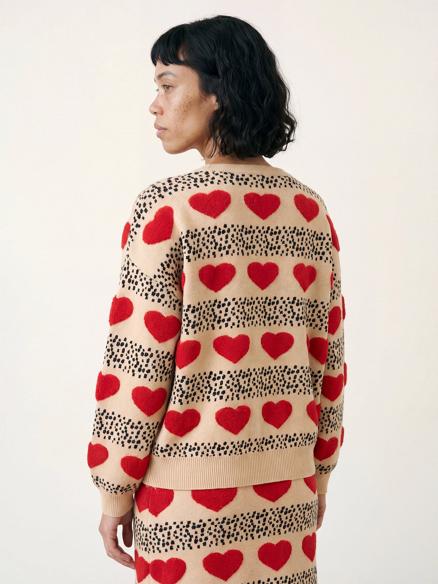 Jersey de punto crema con corazones rojos y topos negros en jacquard de Pepaloves, Tiendas Via Vai Estepona (foto 2)