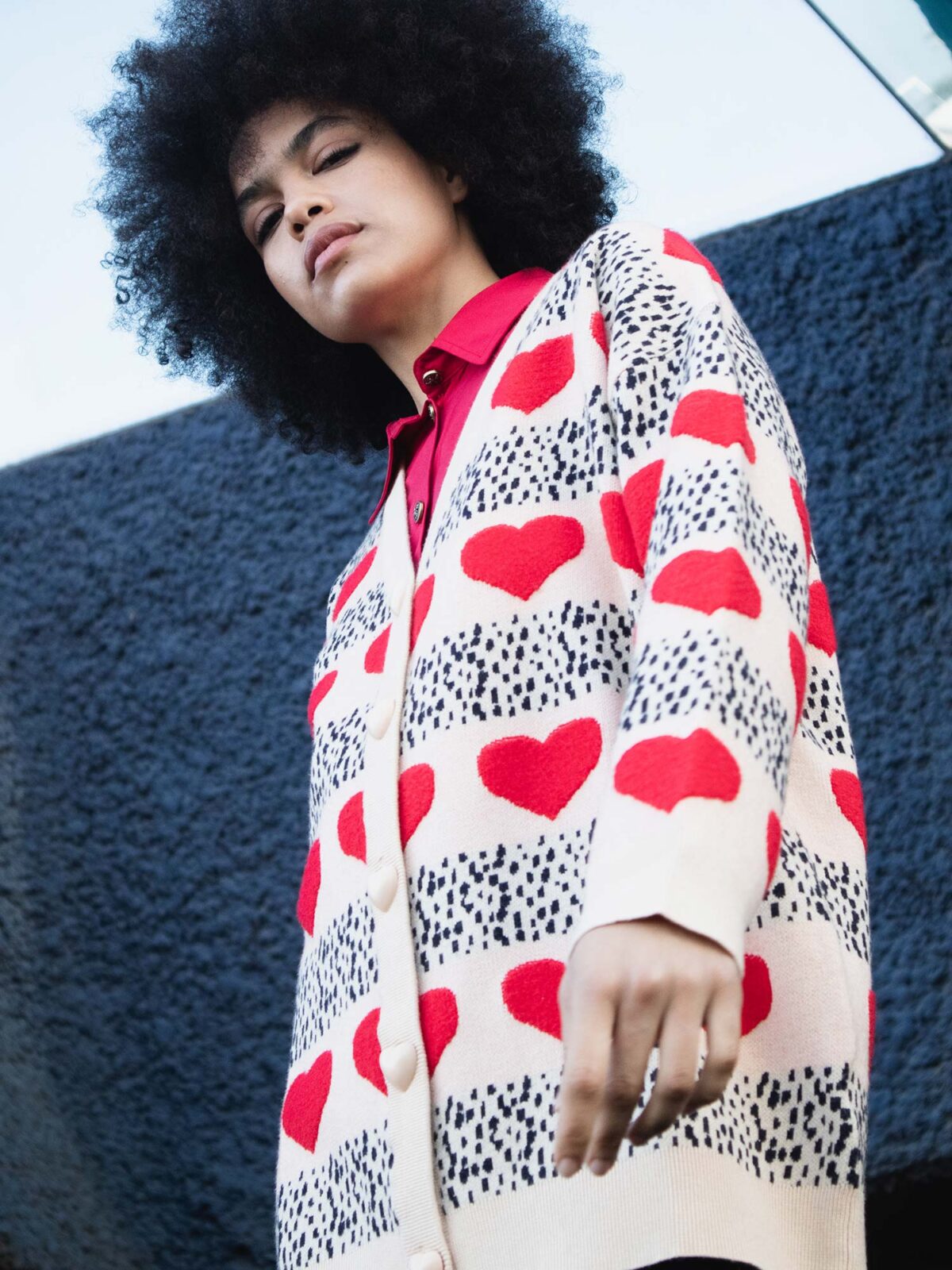 Cárdigan crema con franjas de topos y corazones en jacquard de Pepaloves en Tiendas Via Vai Estepona