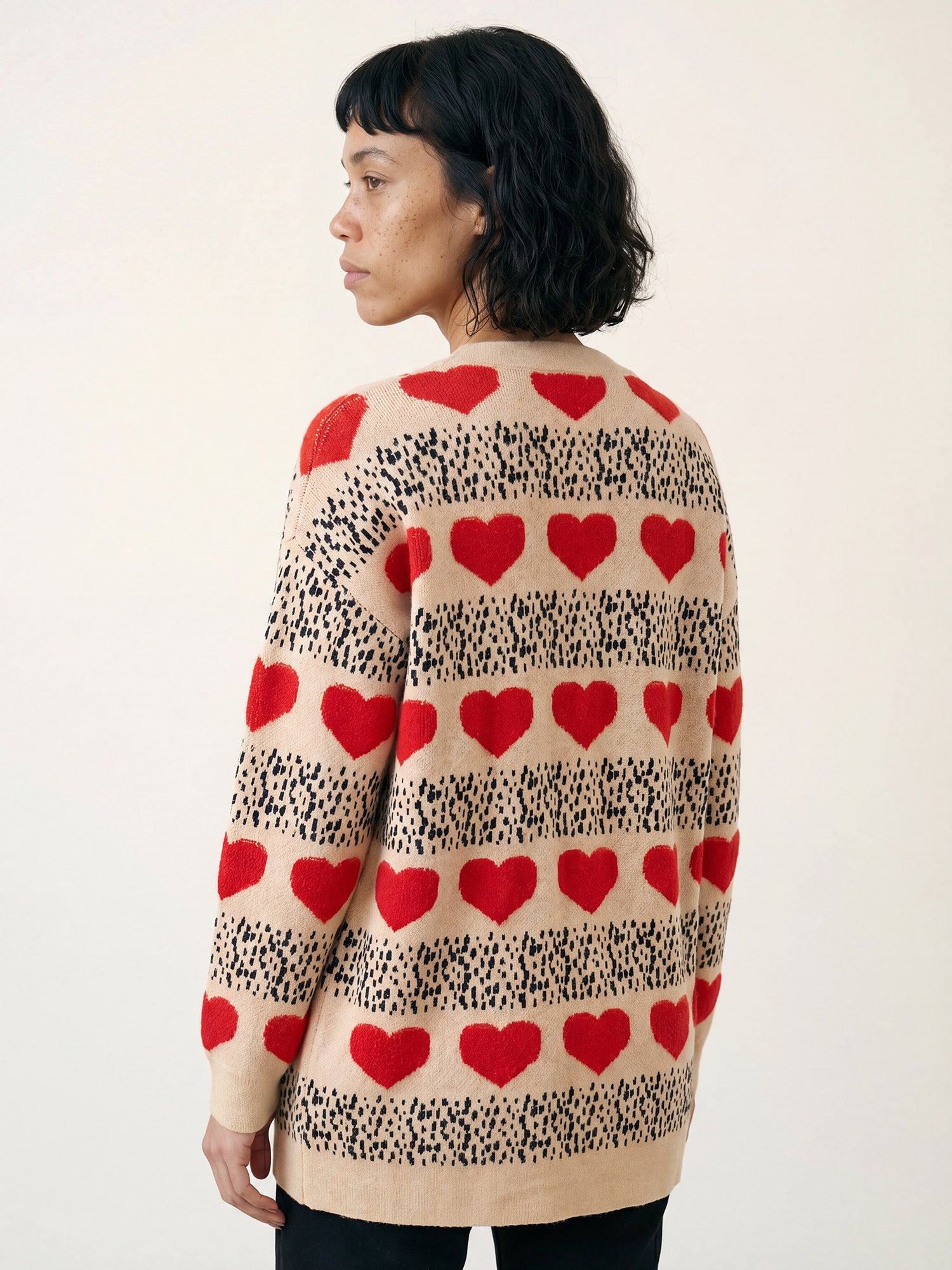 Cárdigan crema con franjas de topos y corazones en jacquard de Pepaloves en Tiendas Via Vai Estepona (foto 3)