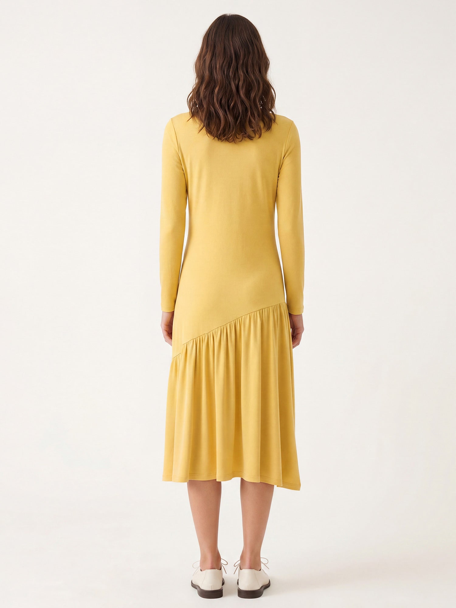 Vestido Alma de punto midi en amarillo mantequilla de Pepaloves, disponible en Tiendas Via Vai Estepona. (foto 4)