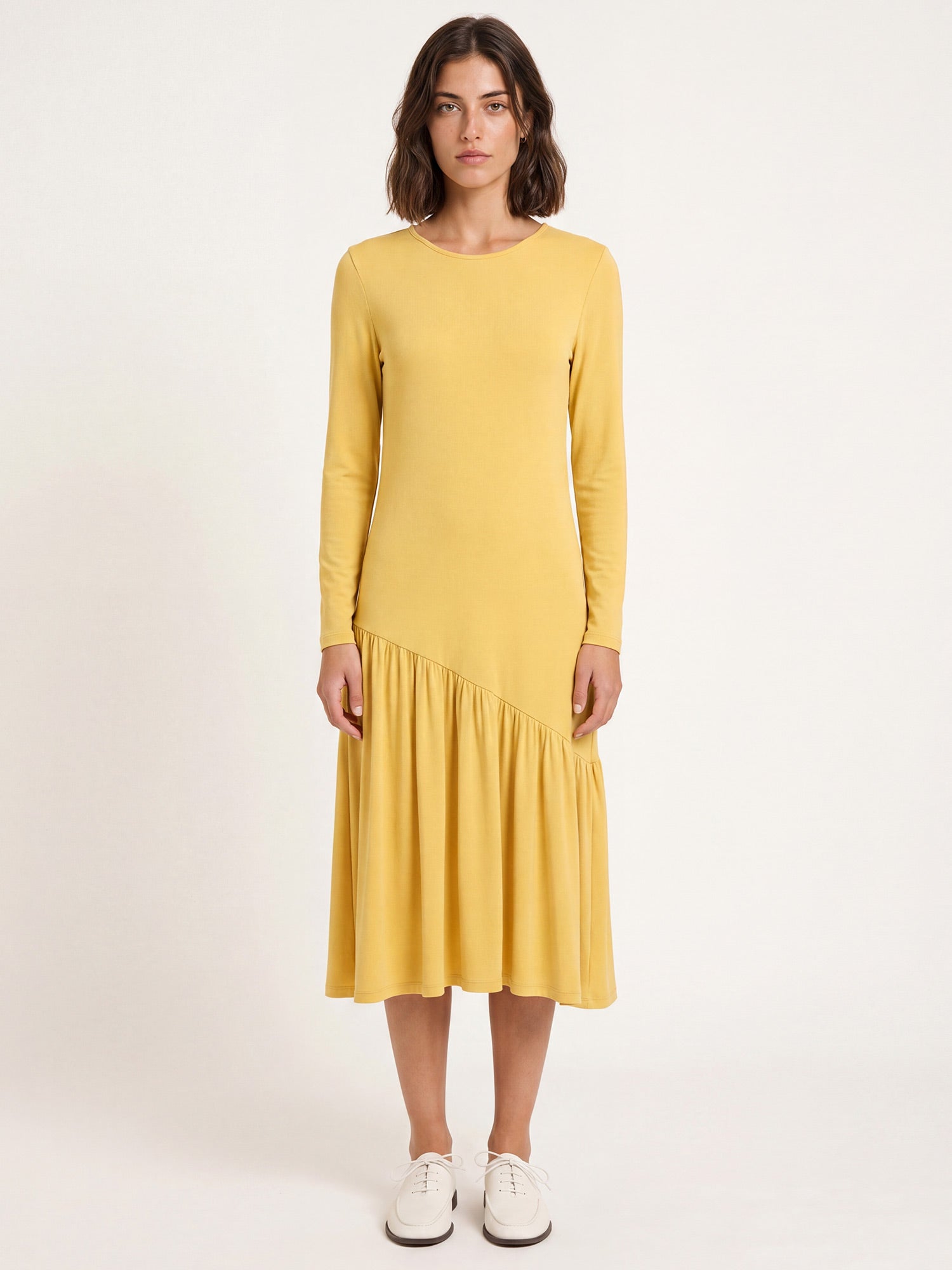 Vestido Alma de punto midi en amarillo mantequilla de Pepaloves, disponible en Tiendas Via Vai Estepona. (foto 3)
