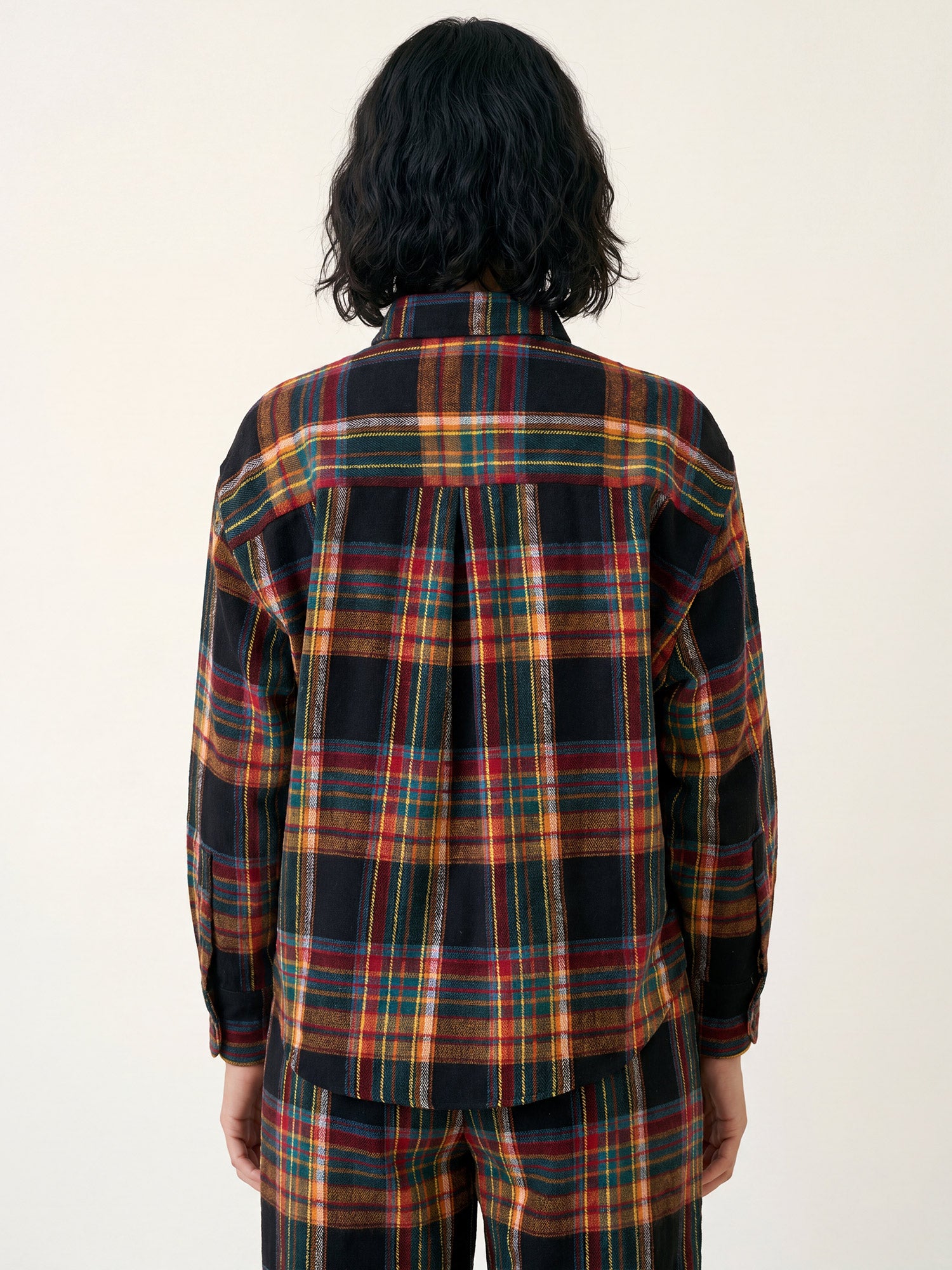 Camisa de cuadros tartán en rojo sobre base negra de algodón de Pepaloves en Tiendas Via Vai Estepona (foto 2)