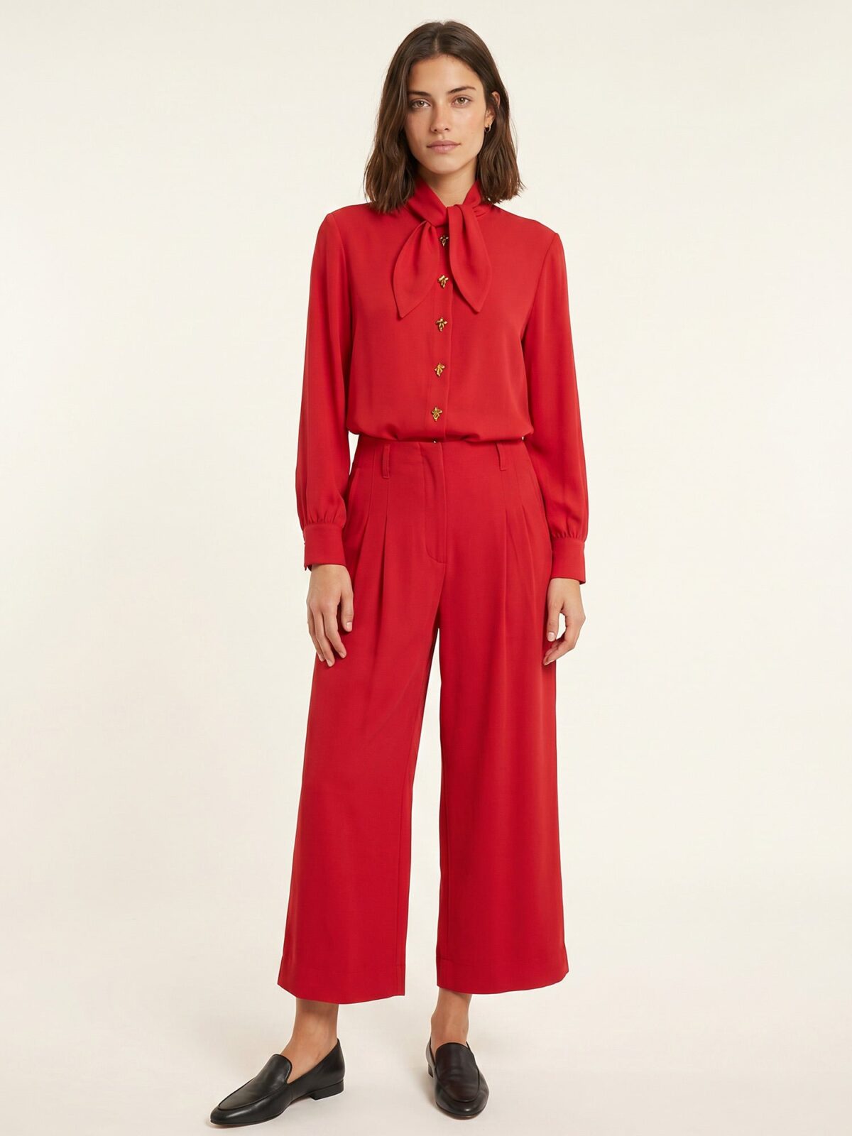 Pantalón ancho de crepé rojo con tiro alto y pernera culotte de Pepaloves en Tiendas Via Vai Estepona