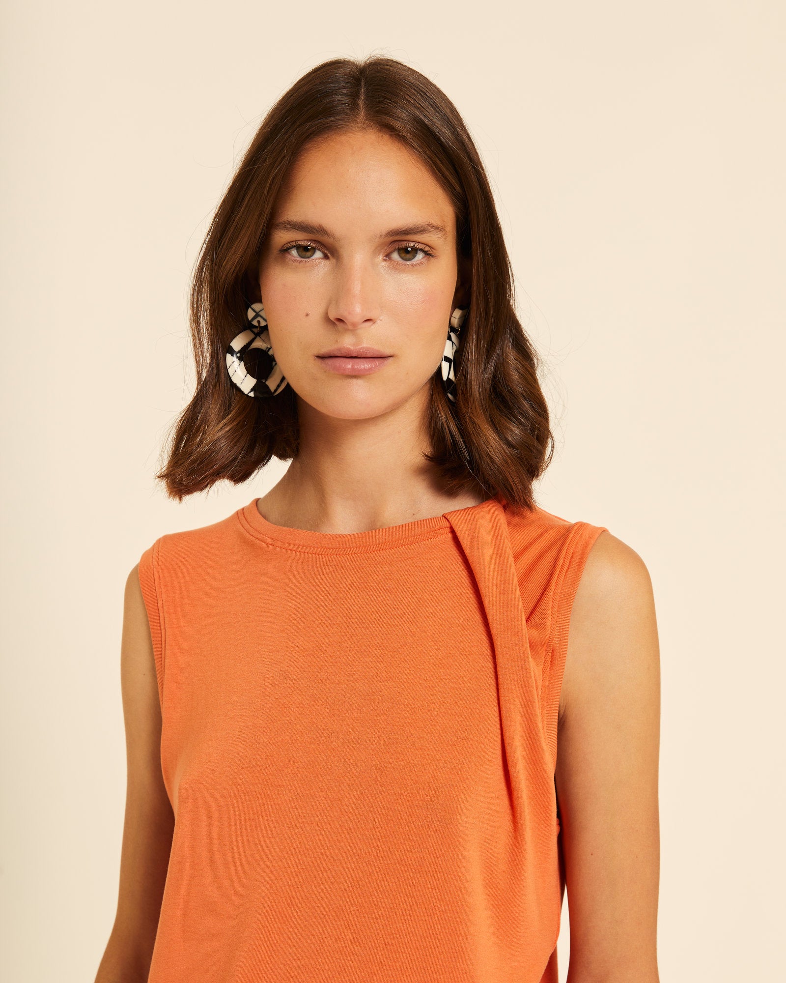 Top con detalle en hombro peach