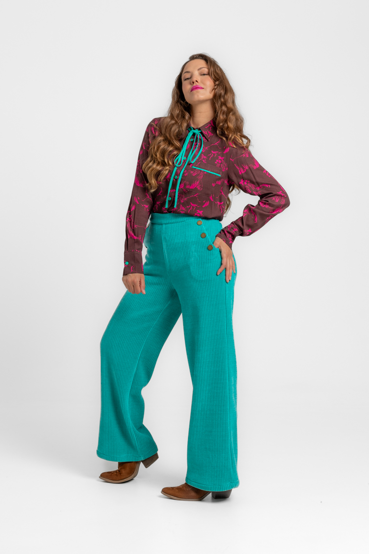 Pantalón con botonadura estilo marinero de Lolina – colección FLOWING | Tiendas Via Vai