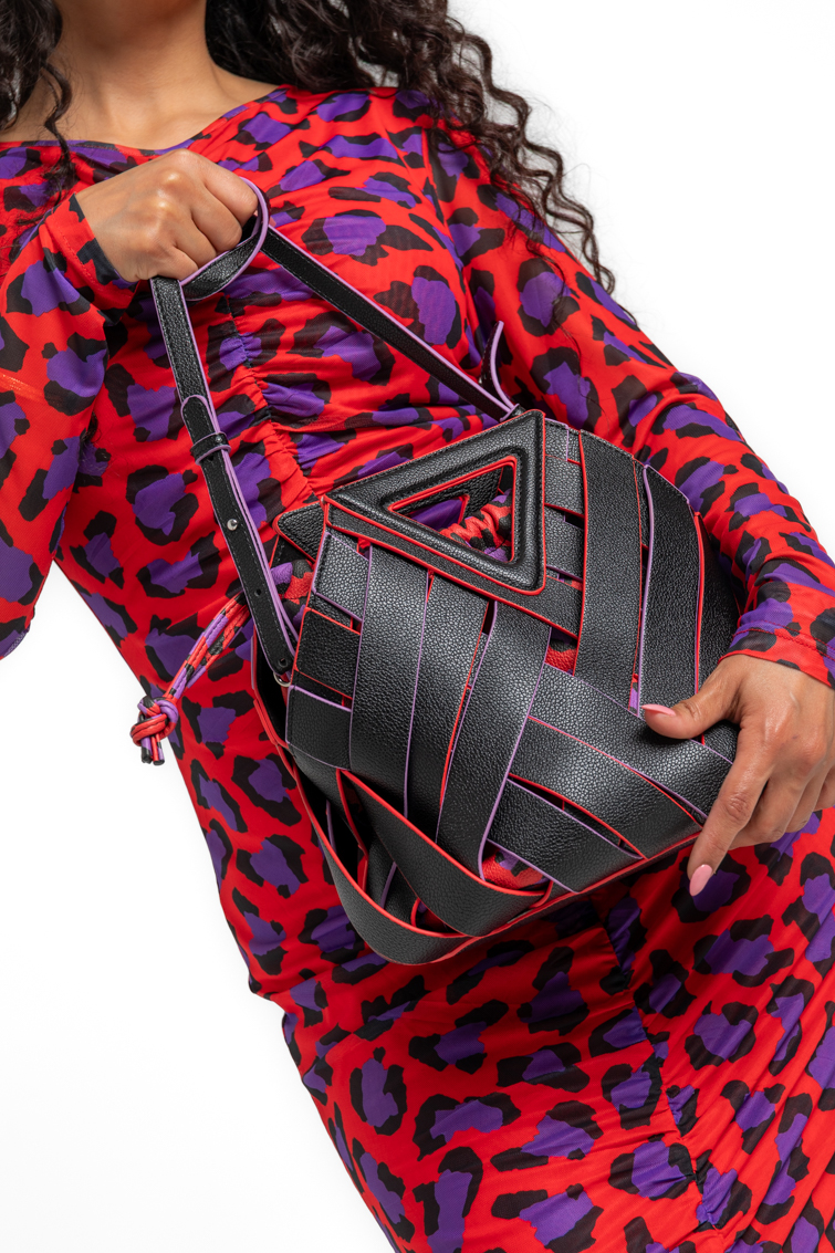 Bolso mediano trenzado con bolsa fruncida en interior de Lolina – colección You're gonna hear me roar | Tiendas Via Vai