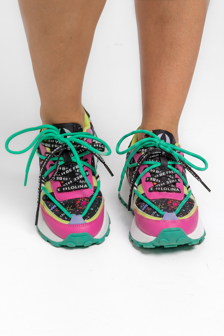 Sneakers estampadas de Lolina – colección Mi caos, mi universo | Tiendas Via Vai