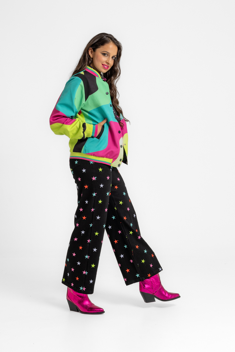 Pantalón jeans tiro alto pernera ancha de Lolina – colección STARS | Tiendas Via Vai