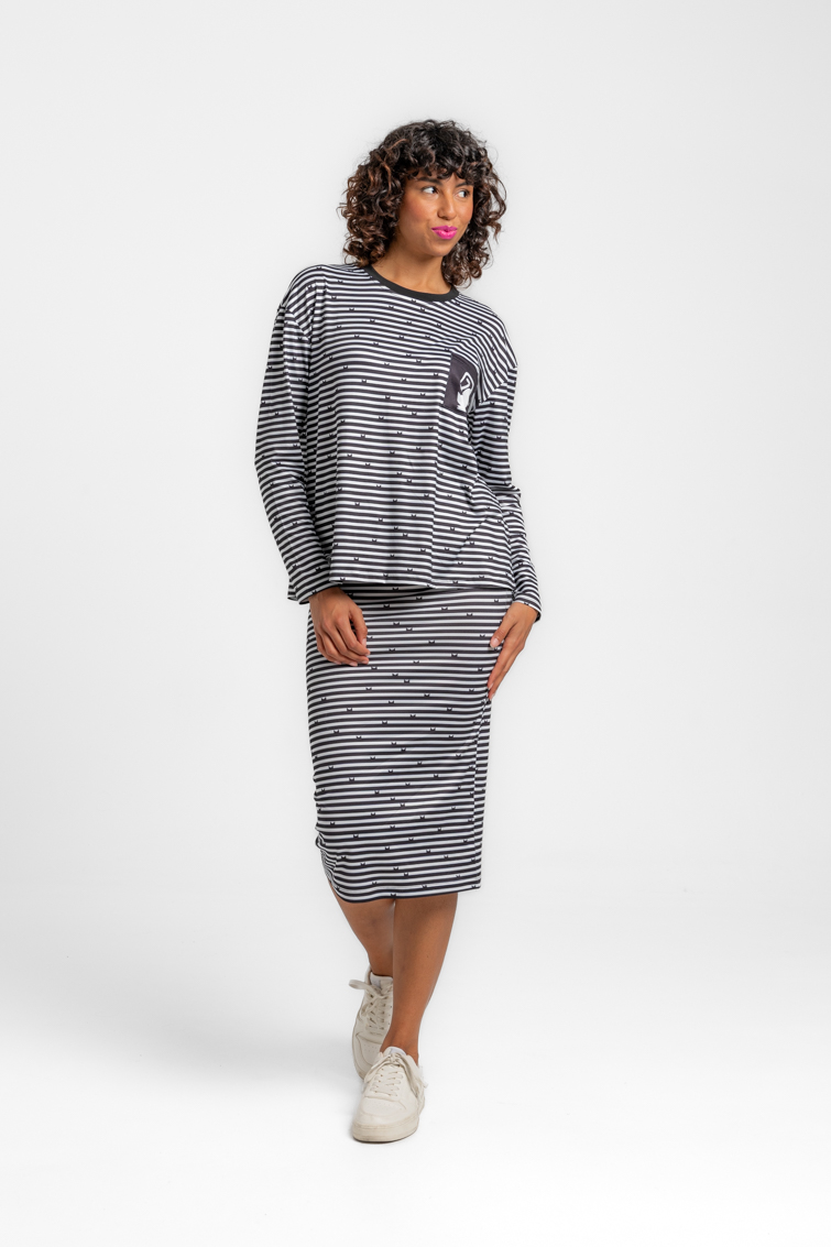 Camiseta Oversize de Lolina – colección BLACK CAT | Tiendas Via Vai