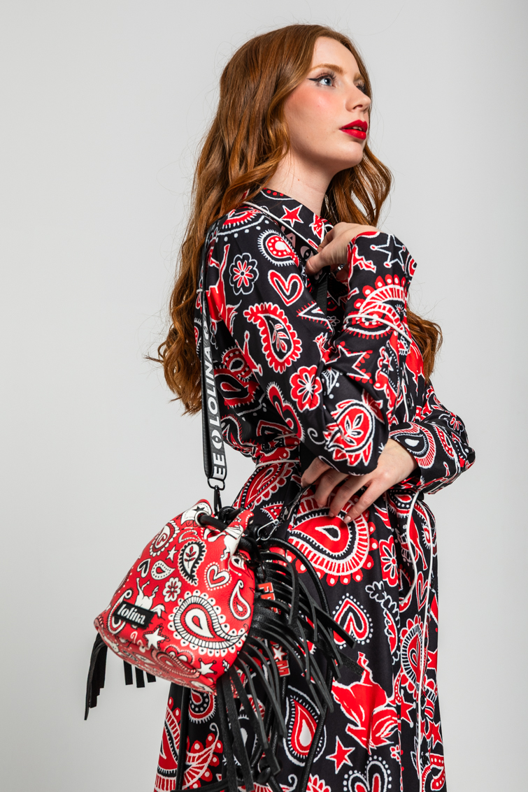 Bolso tipo saco con flecos de estampado paisley cachemir rojo