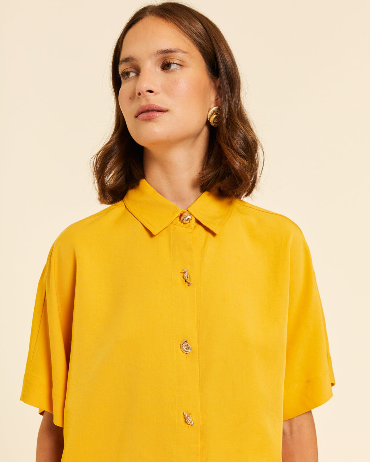 Camisa de manga corta amarilla