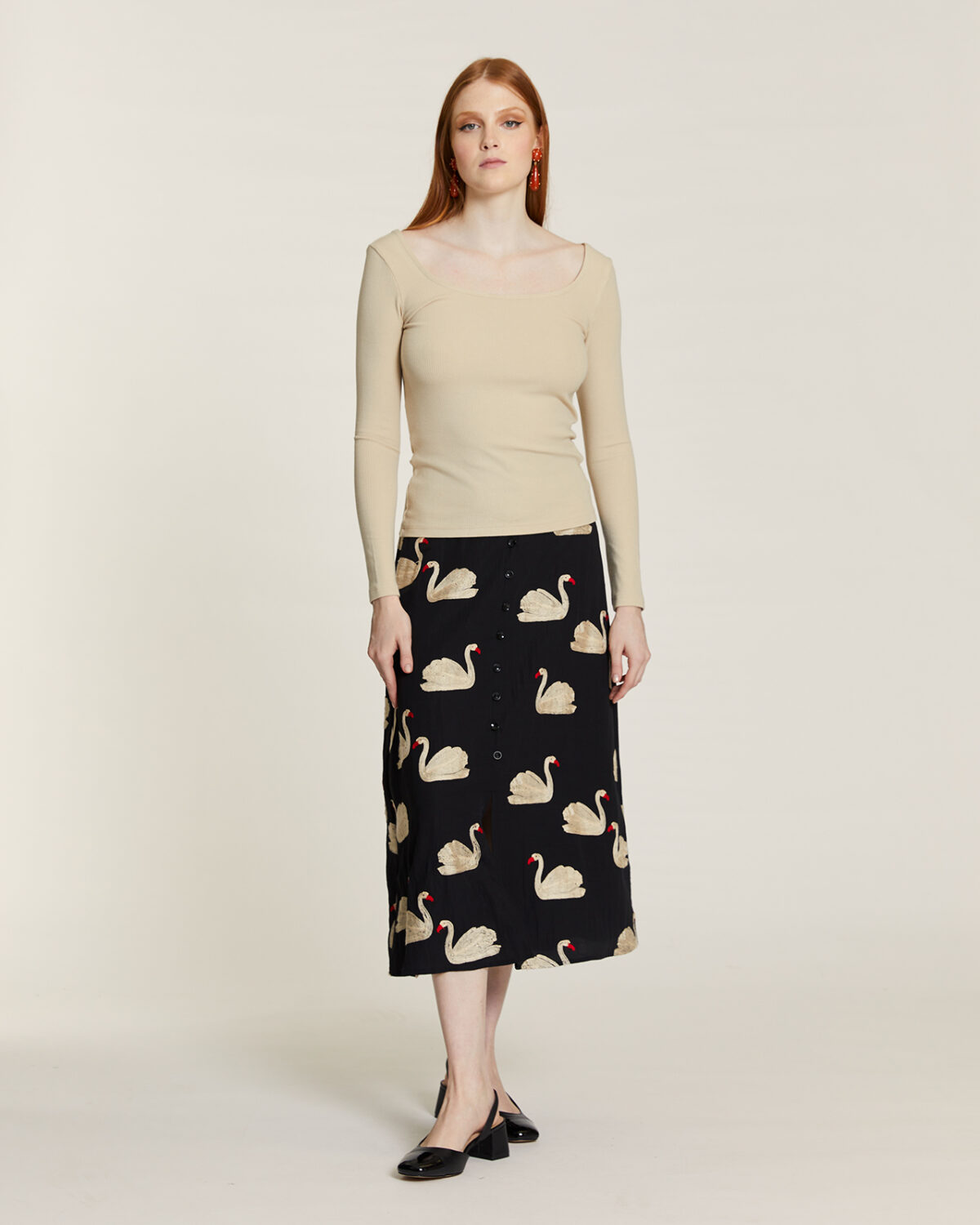 Falda Bordado Cisnes Negro