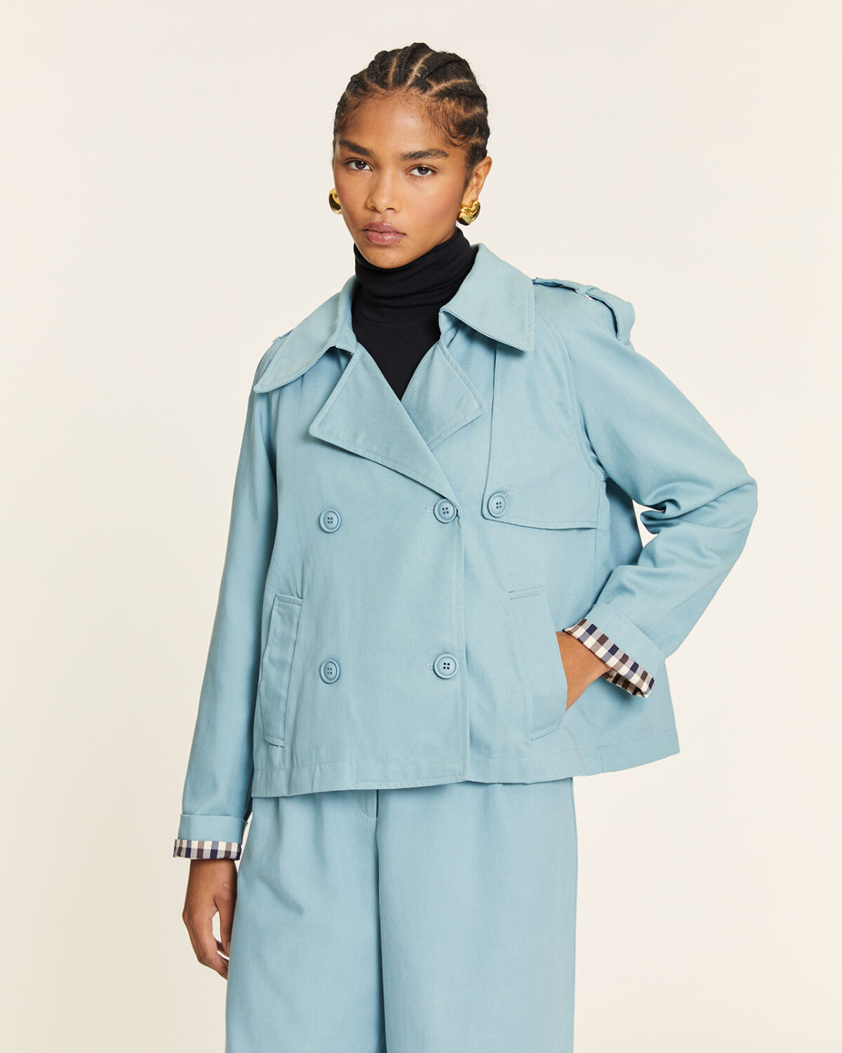 Gabardina Corta Con Forro Cuadros Azul Denim