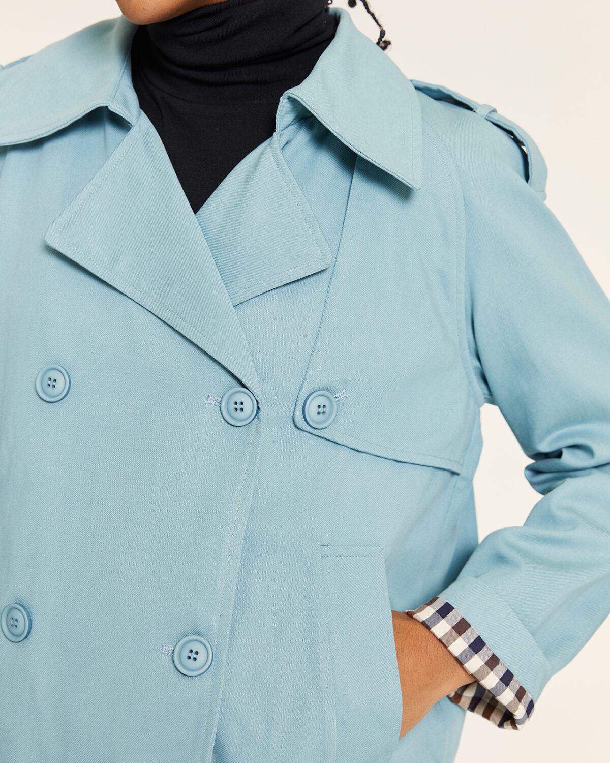 Gabardina Corta Con Forro Cuadros Azul Denim