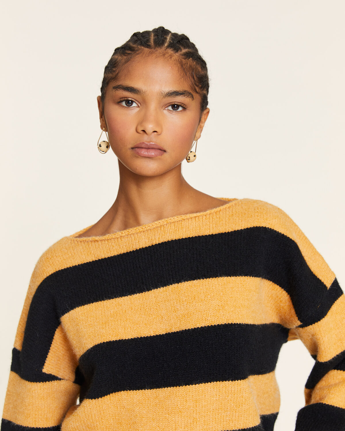 Jersey De Rayas Negro Y Mostaza Amarillo