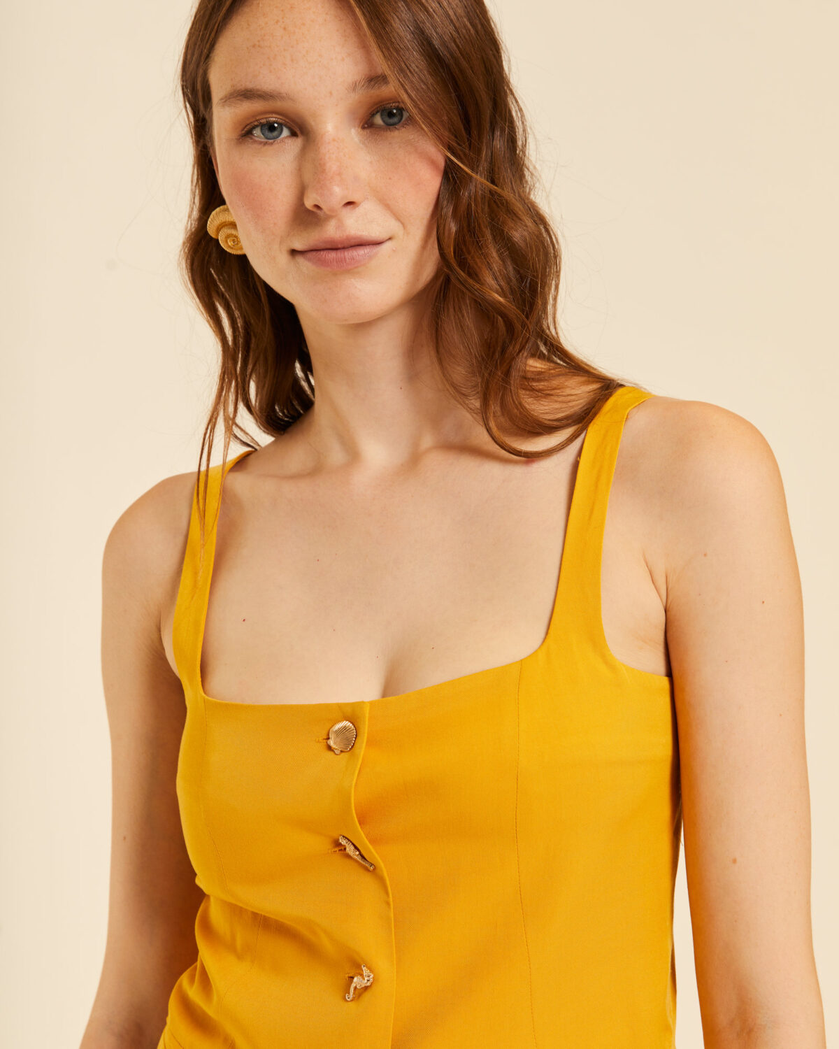 Top chaleco amarillo