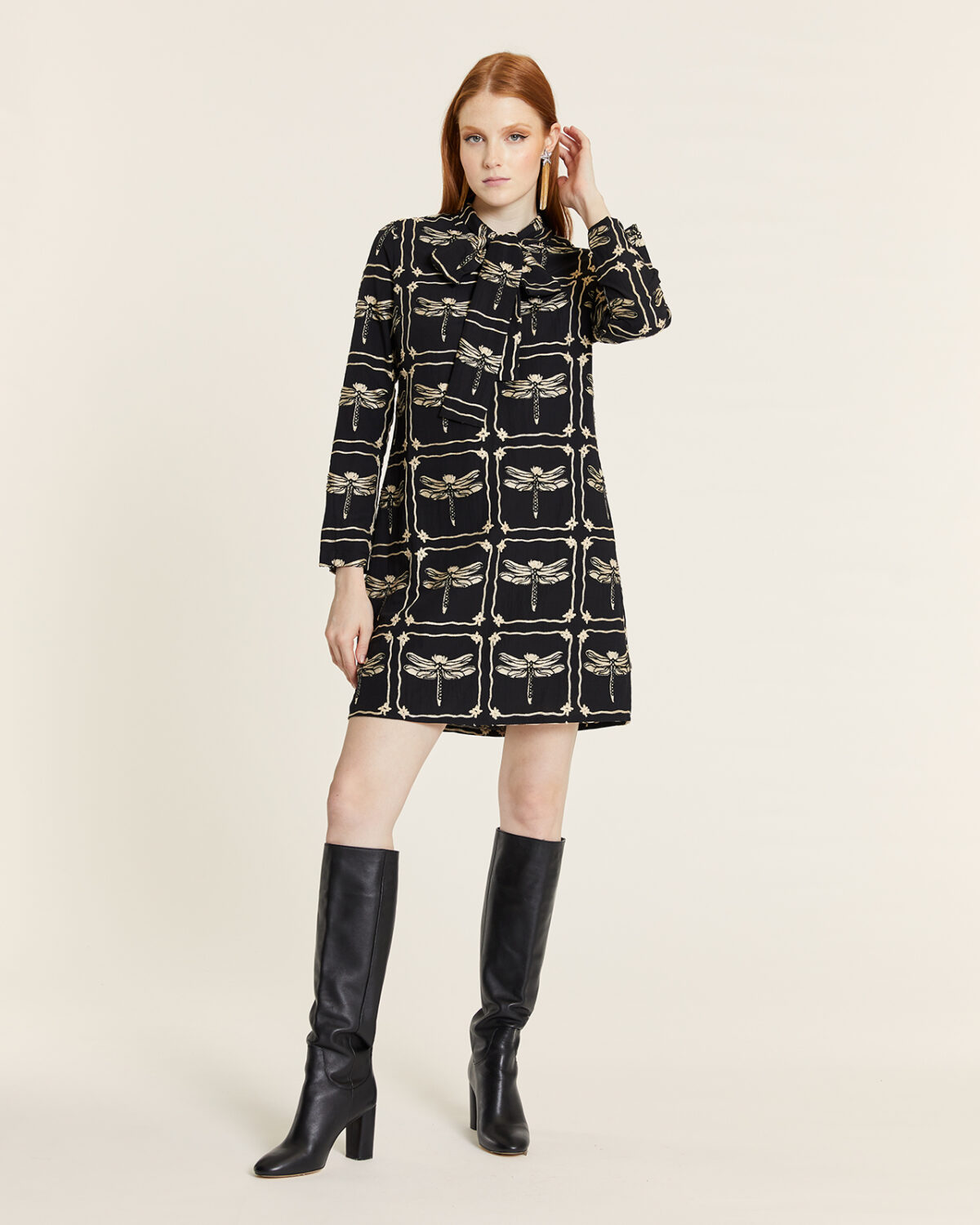 Vestido Lazada Bordado Libelulas Negro