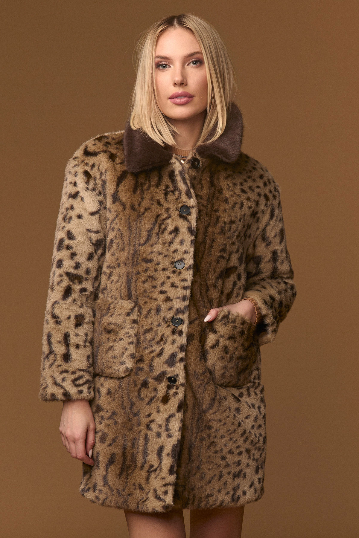 Abrigo Kensington de Minueto – tienda de ropa de mujer en Estepona, Costa del Sol