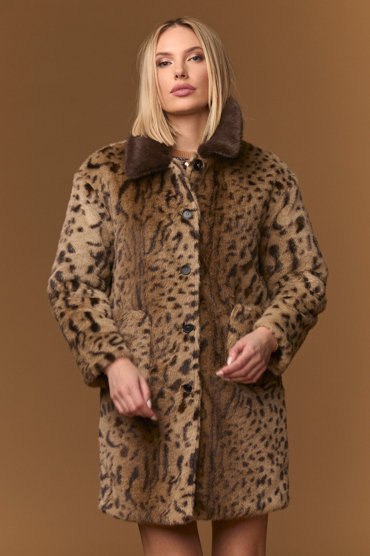 Abrigo Kensington de Minueto – tienda de ropa de mujer en Estepona, Costa del Sol