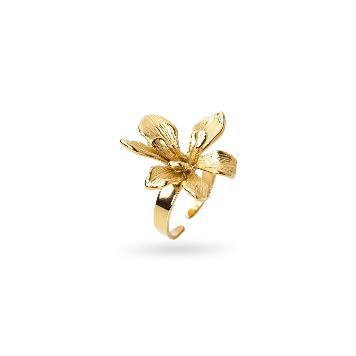 Anillo Ajustable Essentials Flor Relieve en Dorado, bisutería de acero de la colección Essentials — Tiendas Via Vai Estepona