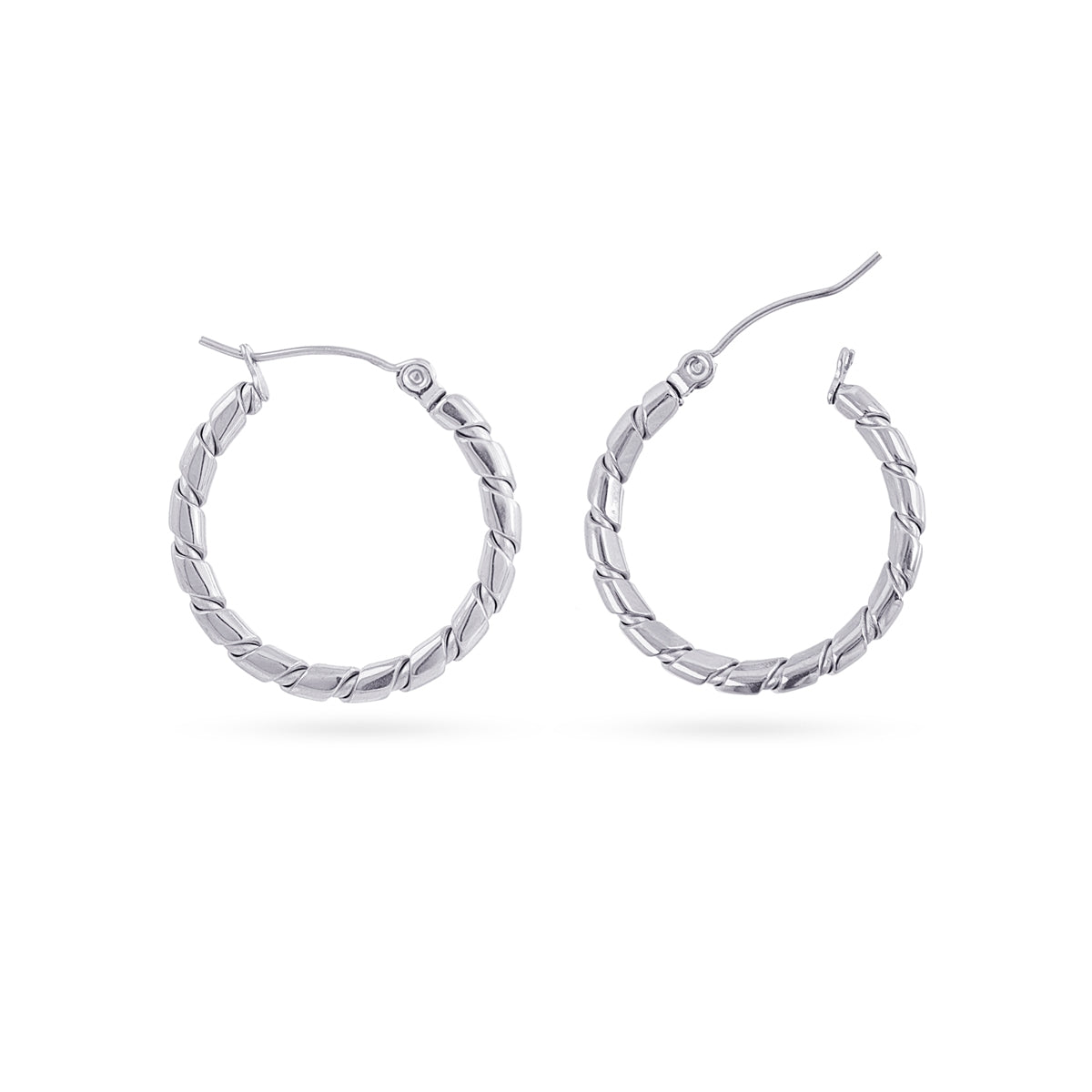Aros Essentials Trenzado Bambú Medianos en Plateado, bisutería de acero de la colección Essentials — Tiendas Via Vai Estepona
