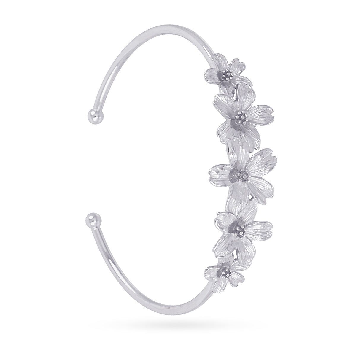 Brazalete Essentials Flores Relieve en Plateado, bisutería de acero de la colección Essentials — Tiendas Via Vai Estepona