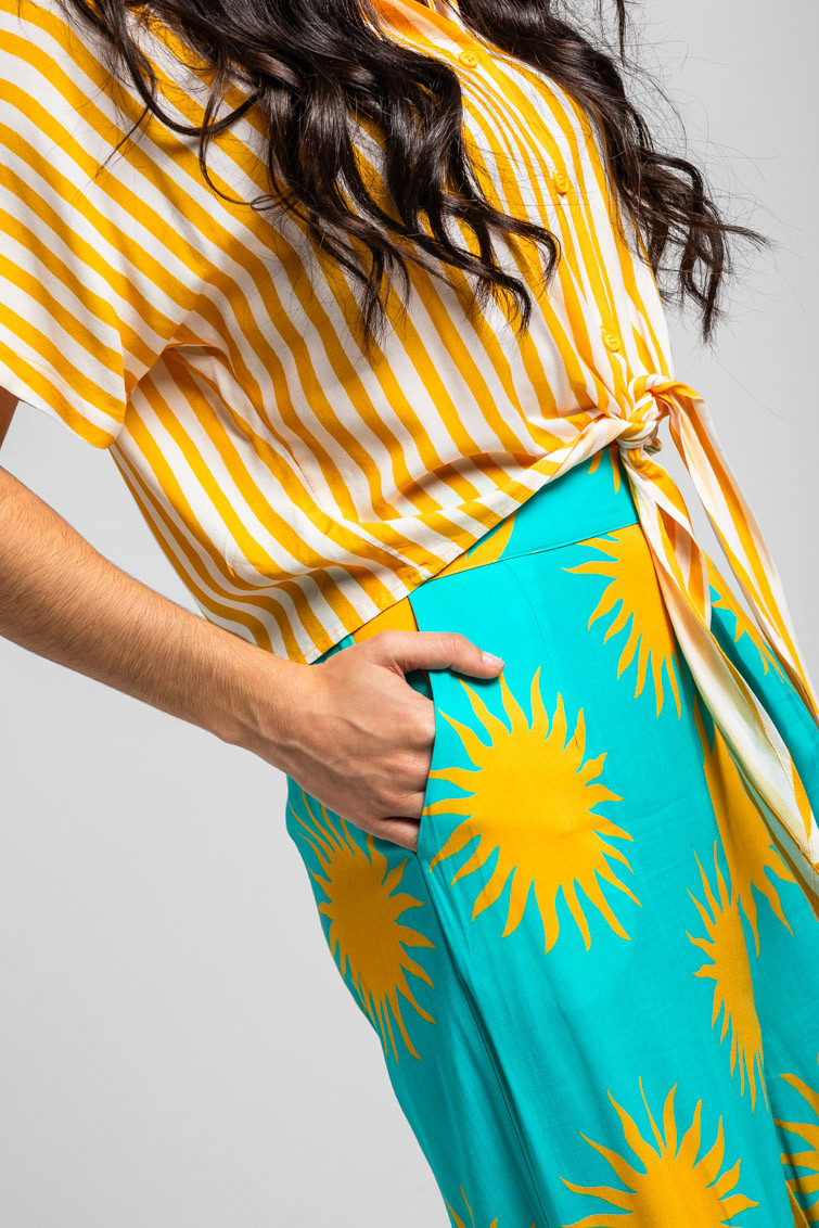 Camisa cuello mao anudada de rayas blancas y amarillas - Oh Sole mio Lolina - Imagen 10