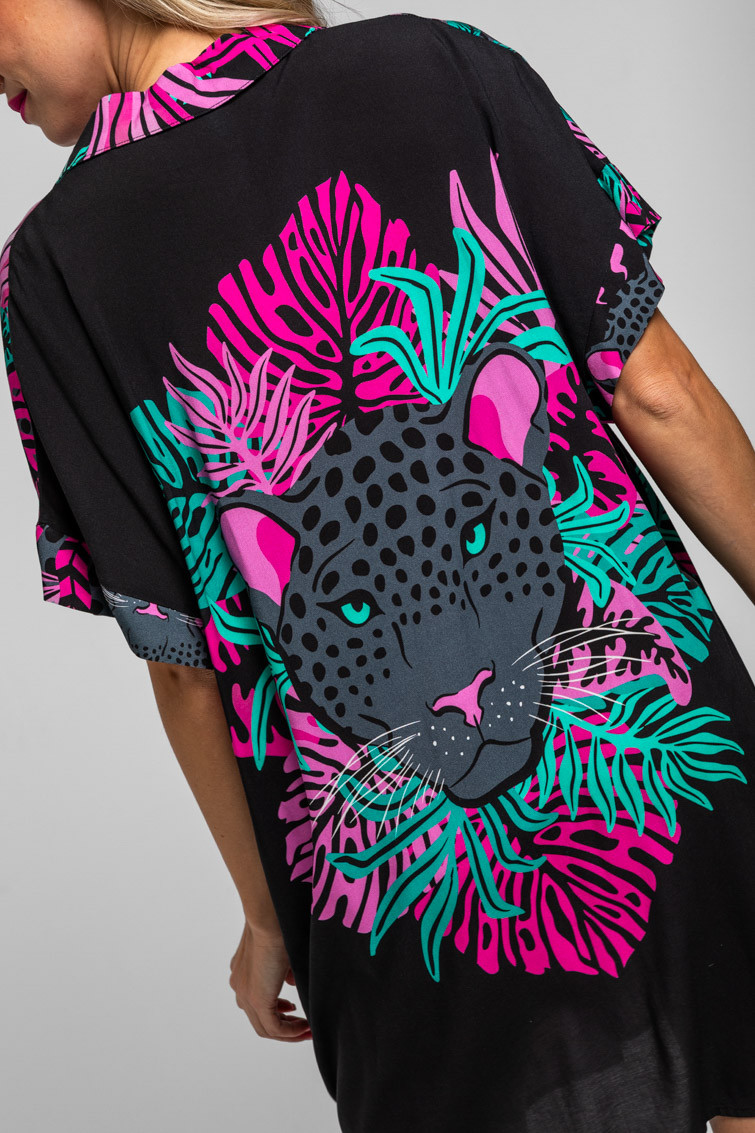 Camisero corto oversize de hojas y panteras - Nocturna Lolina