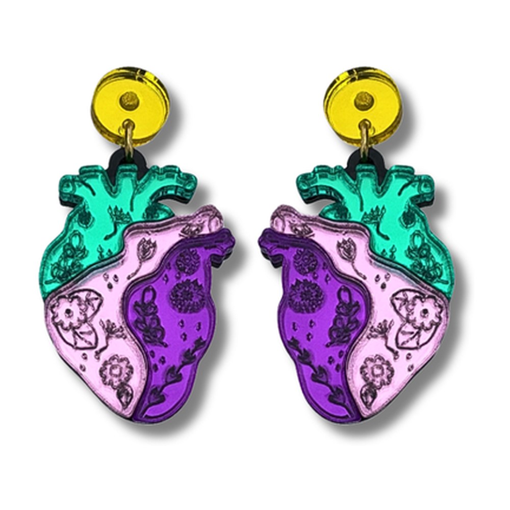 Pendientes mini deluxe de corazón anatómico en morado y verde con flores grabadas en metacrilato espejo y botón amarillo