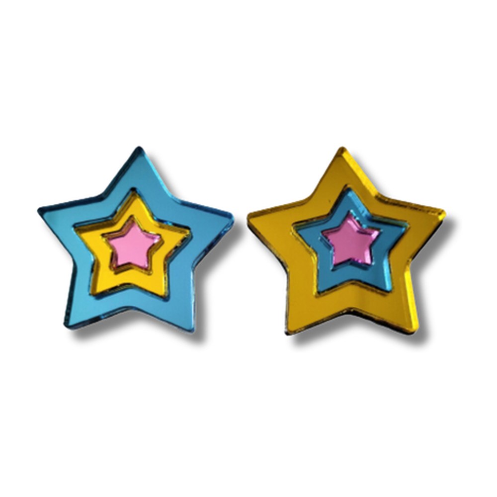 Pendientes de metacrilato espejo con una estrella celeste y otra amarilla dorada con una estrellita rosa en el centro