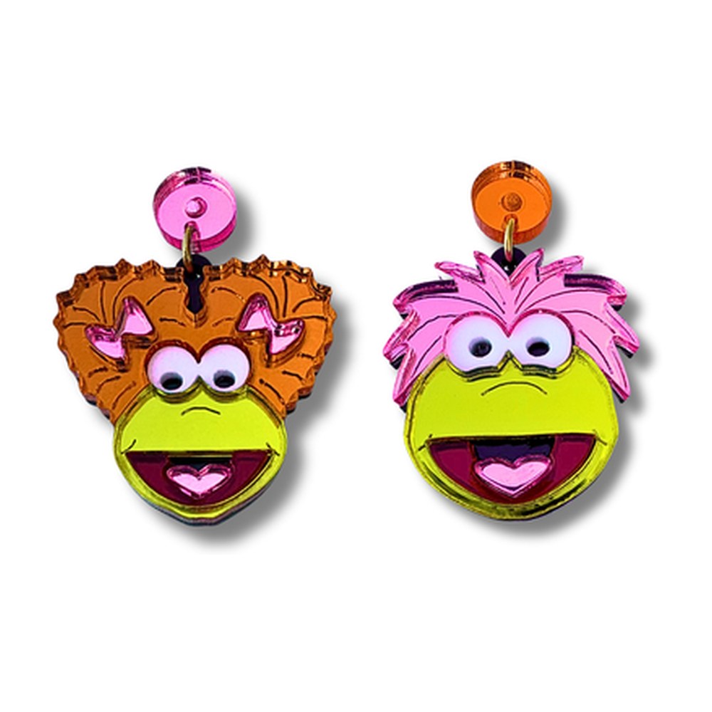 Pendientes mini deluxe de metacrilato con dos fraggles, uno de pelo naranja y otro de pelo rosa, con cara verde lima