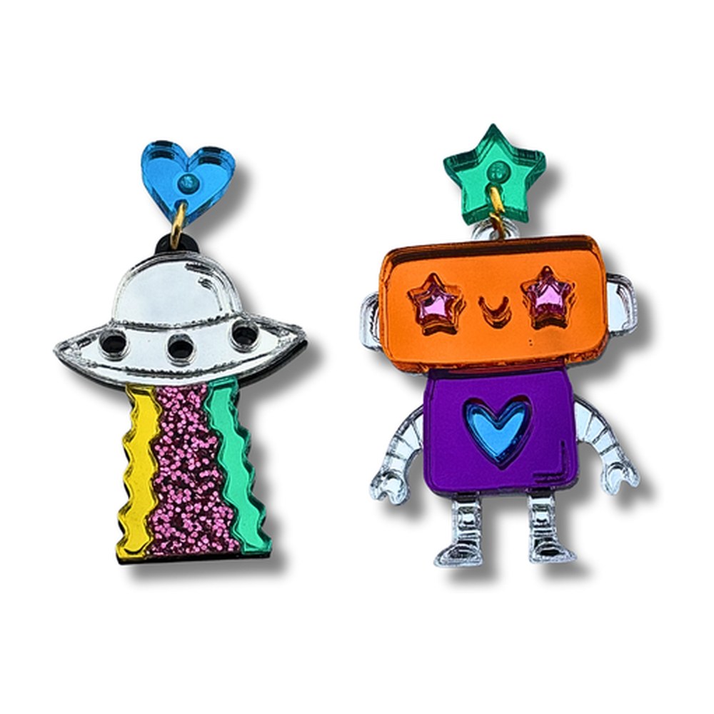 Pendientes de metacrilato con un ovni plateado con rayo glitter y un robot de cabeza naranja y cuerpo morado, fondo blanco