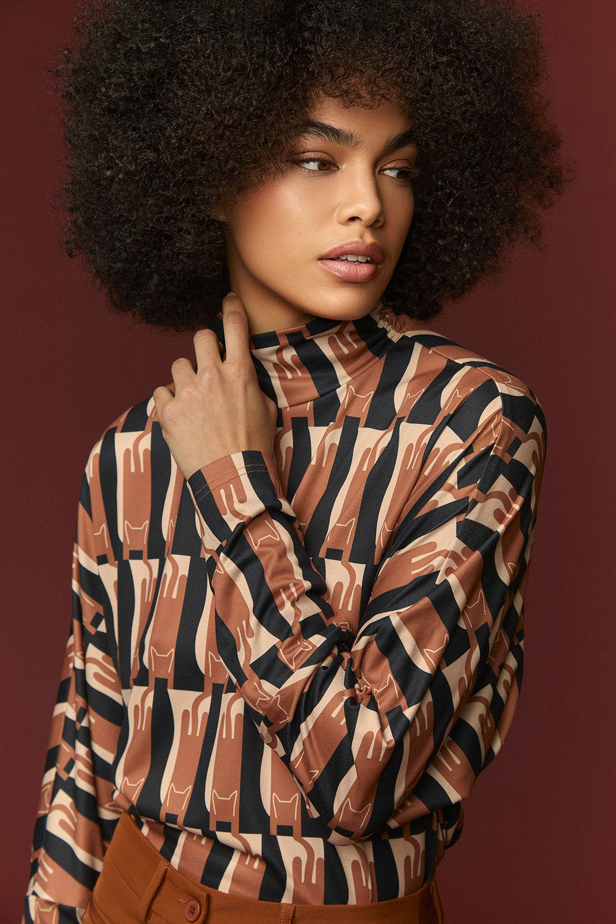 Top Black Kat de Minueto – tienda de ropa de mujer en Estepona, Costa del Sol