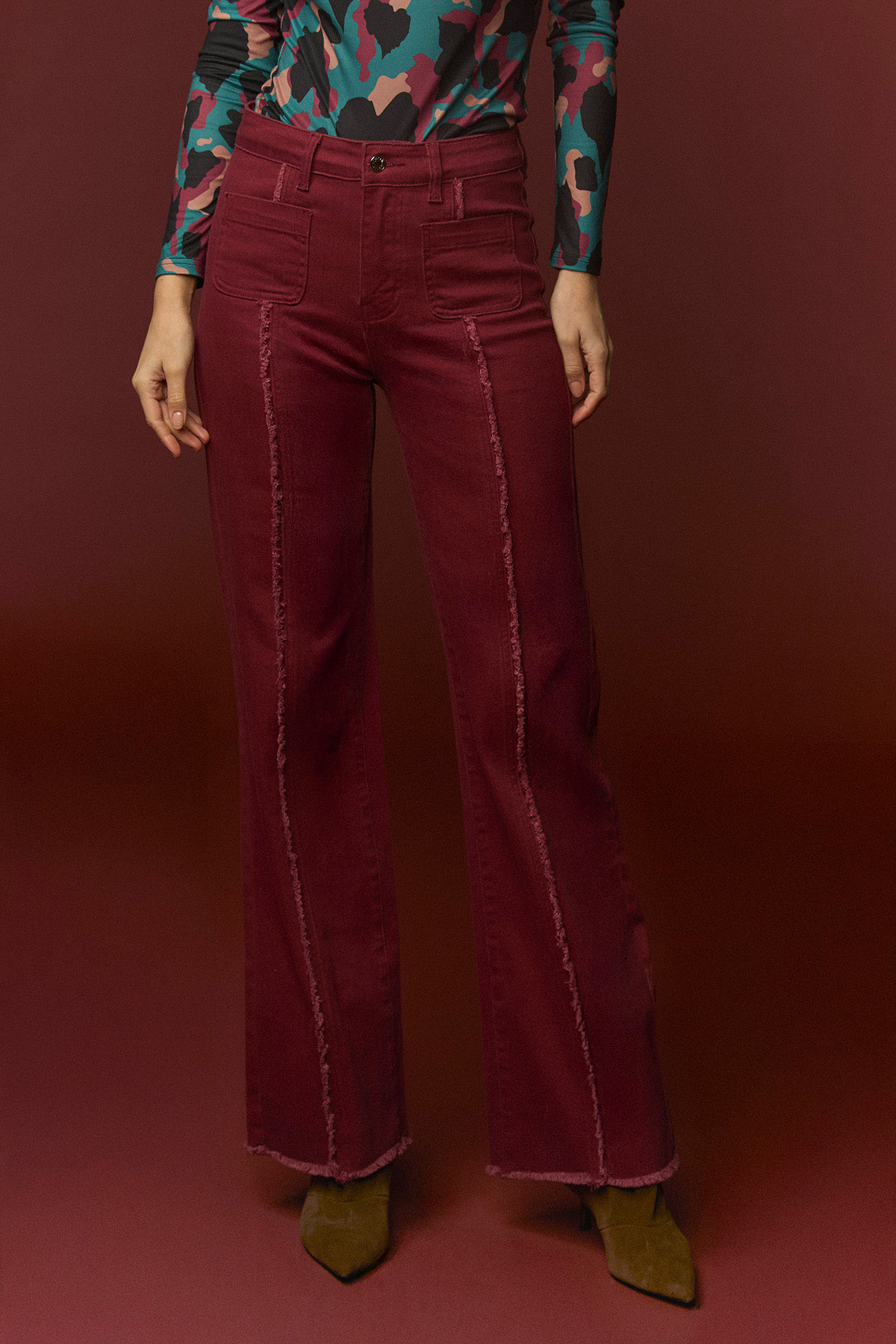 Vaquero Red Square de Minueto – tienda de ropa de mujer en Estepona, Costa del Sol