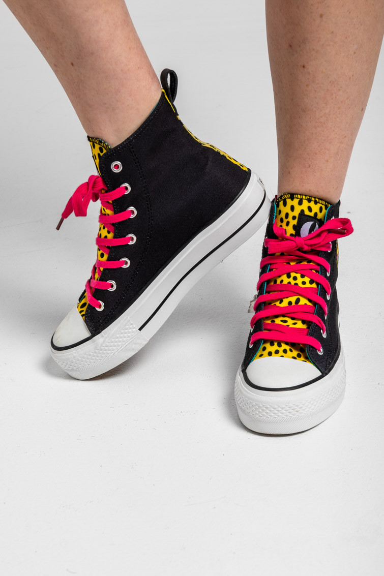 Zapatilla alta de loneta animal print amarillo y negro - Let’s go to the beach Lolina